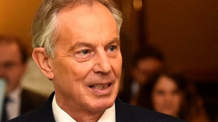 Tony Blair'in 'Sir' unvanının geri alınması için başlatılan kampanya 600 bin imzayı g