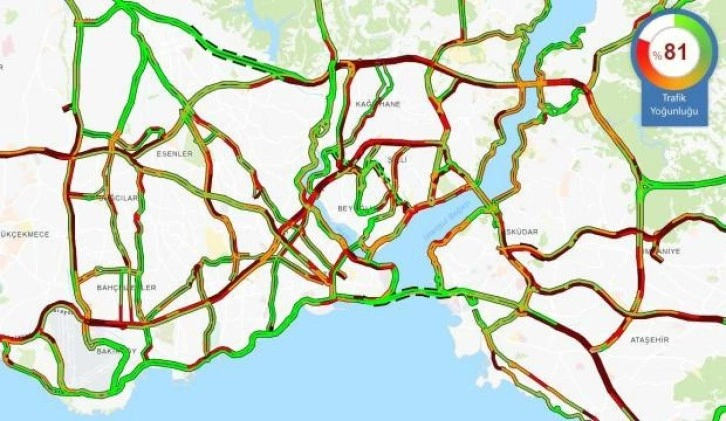 Trafikte kar, tatil ve mesai sonu yoğunluğu! İstanbul'da yoğunluk yüzde 81'e yaklaştı