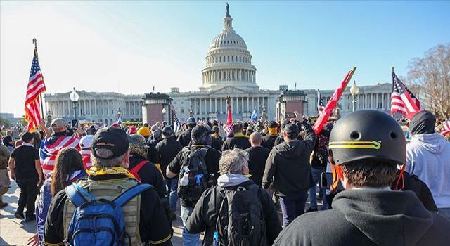 Trump destekçileri kongre binasını basmaya çalıştı