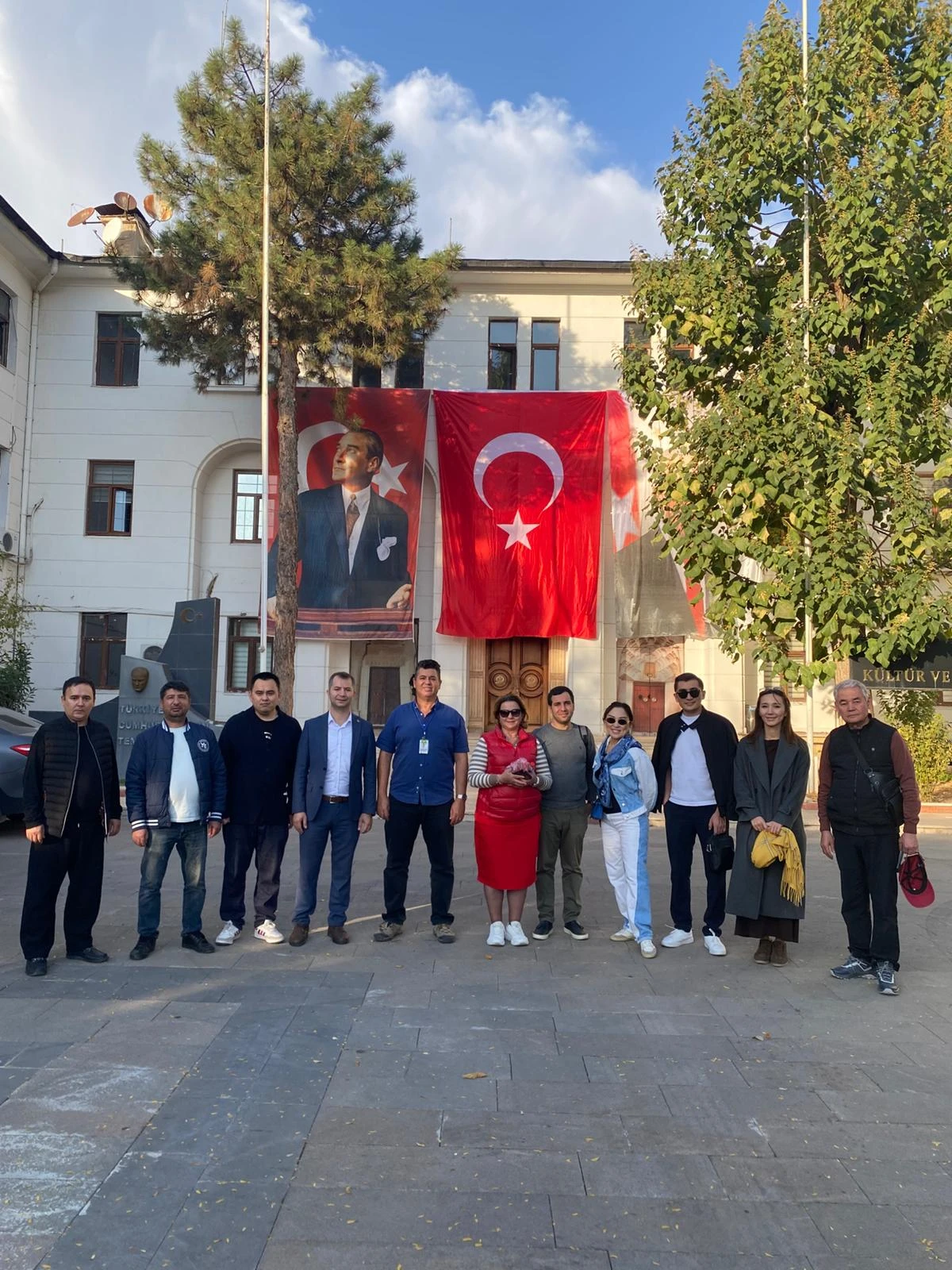 T&uuml;rk Devletlerinden Gelen Gazeteciler Siirt&rsquo;i Tanıtmak İ&ccedil;in Şehir Turuna &Ccedil;ıktı