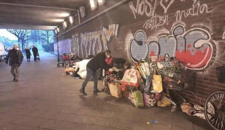 Türk gönüllüler, Berlin sokaklarında yaşayanlara her cumartesi yemek dağıtıyor