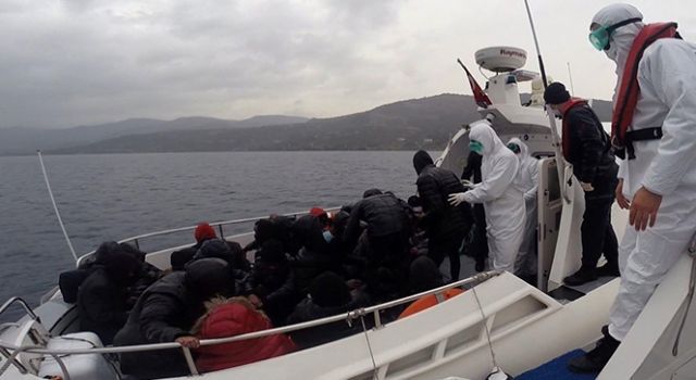 Ege&#039;de ölüme terk edilen 26 göçmen kurtarıldı