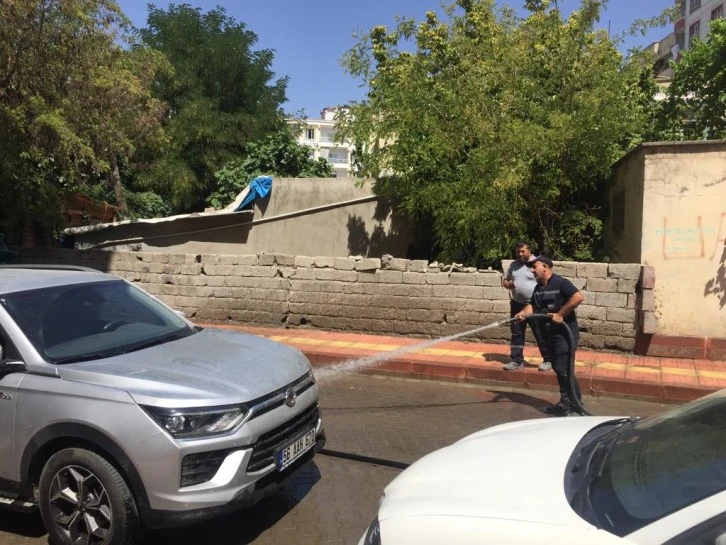 Uzun süre ara verilen cadde yıkamaları yeniden başladı