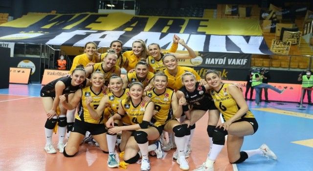 VakıfBank üst üste dokuzuncu kez yarı finalde