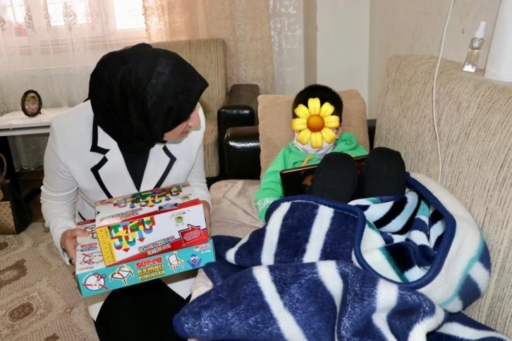 Vali Eşi Nurten Kızılkaya’dan Lösemi Hastası Muhammed Efe ‘Ye Anlamlı Ziyaret