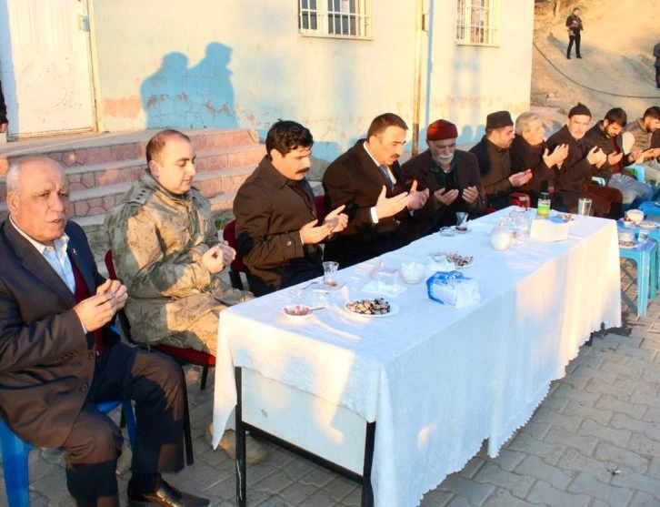 Vali Hacıbektaşoğlu, Vefat Eden Köy Muhtarı Karadamar Ailesine Taziye Ziyaretinde Bulundu