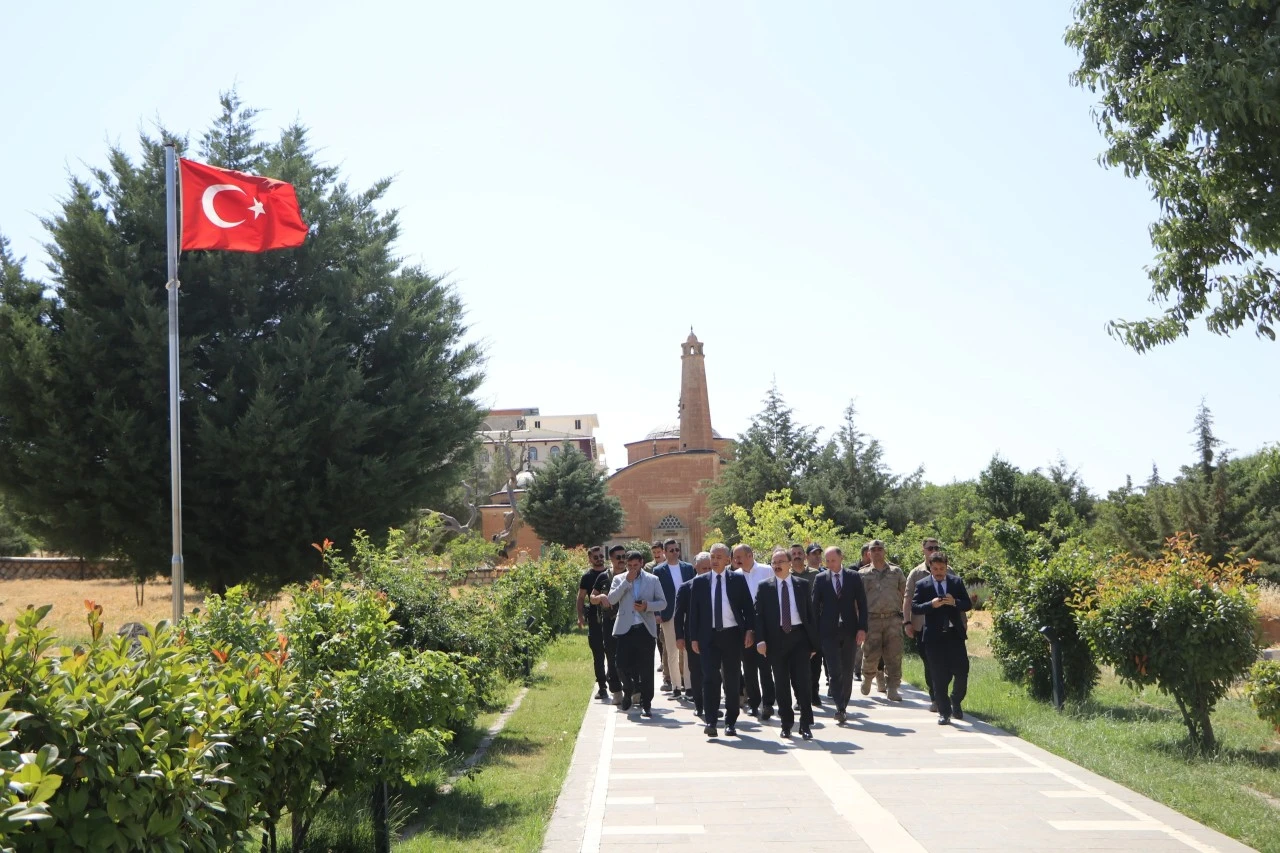 Valiler Heyeti Siirt’te Kültürel Ziyaretlerde Bulundu