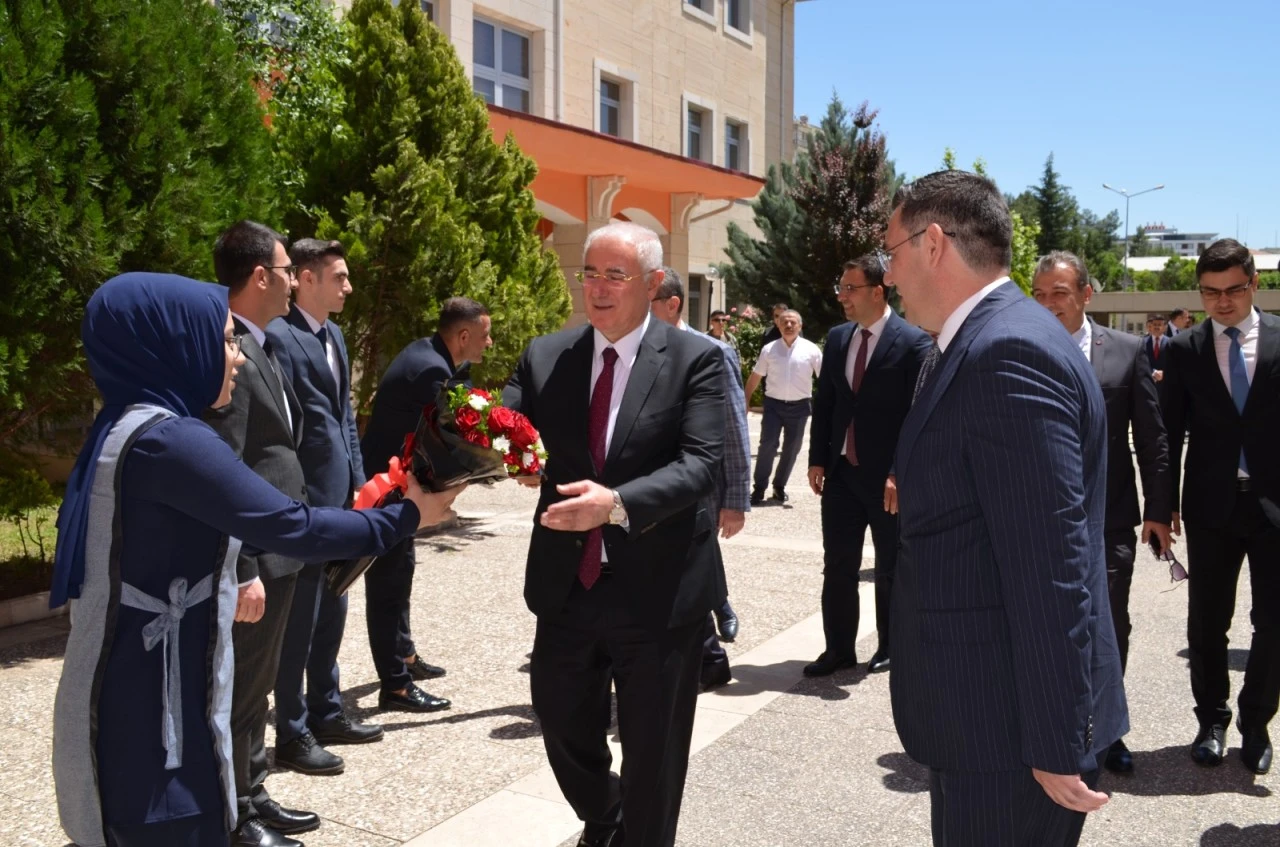 Yargıtay Onursal Başkanı ve Kamu Başdenetçisi Mehmet Akarca Siirt Adliyesini Ziyaret Etti