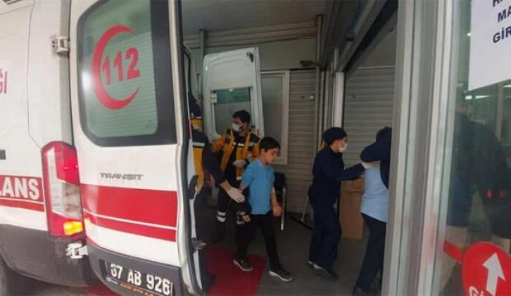 Yedikleri pastadan rahatsızlanan 16 öğrenci hastaneye kaldırıldı