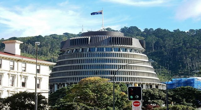 Yeni Zelanda parlamentosuna baltalı saldırı
