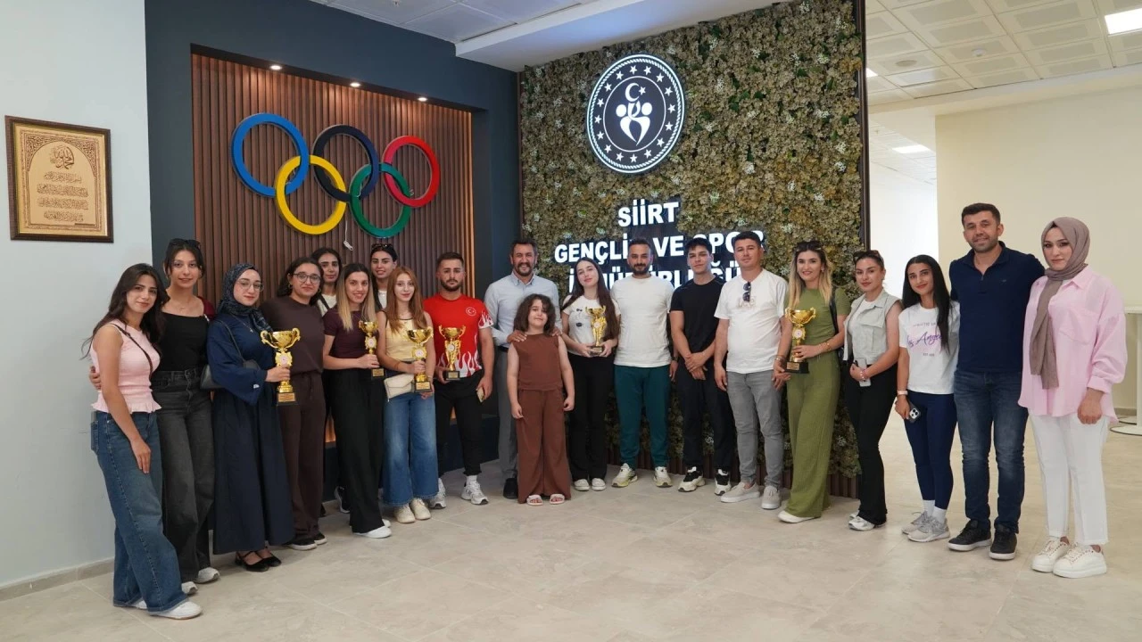 YURTLİG&rsquo;de Zirveye &Ccedil;ıkan Sporcular &Ouml;d&uuml;llendirildi