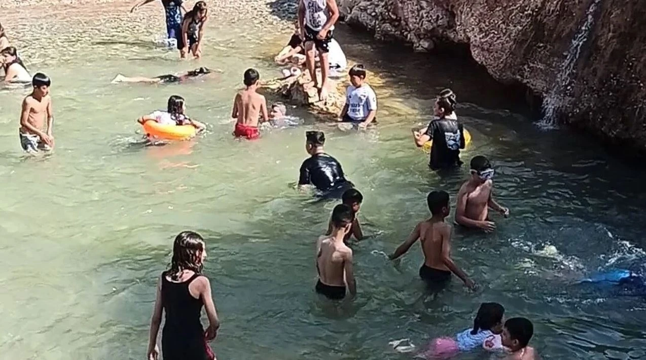 Zorava Doldu Taştı
