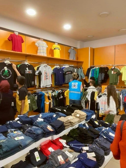 210 &Ccedil;ocuğa Bayramlık Sevinci