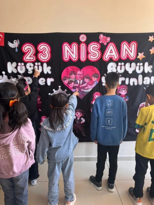 23 Nisan Coşkusu &Ccedil;ocuk Evlerinde Yaşandı