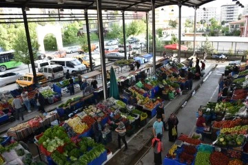 3 farklı mahalleye yaptırılan kapalı semt pazarları hizmete girdi