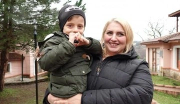 6,5 yaşındaki oğlu yürüyebilsin diye 2 bin 500 kilometre yol katedip Türkiye'ye geldi