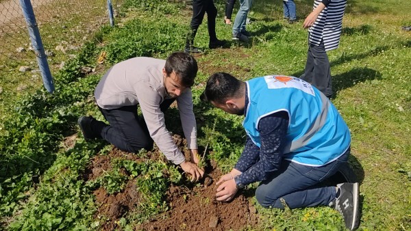 AK Gençlik boş durmuyor