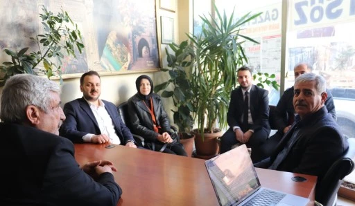 AK Parti'den Gazetecilere Kutlama Ziyareti