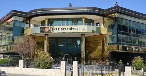 AK Parti'den Siirt Belediyesi'ne Tepki: Sözleşmeleri Yenilenmeyen 28 Personel Hakkında Açıklama