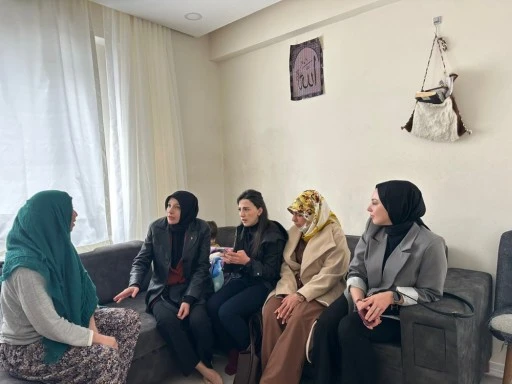 AK Parti Siirt Kadın Kolları Başkanı Av. Betül Tuğba Mavi’den Depremzede Ailelere Ziyaret