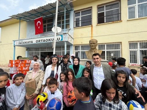 AK Parti Siirt Kadın Kolları Başkanı Betül Tuğba Mavi, 23 Nisan’da Öğrencilerin Bayram Coşkusuna Ortak Oldu
