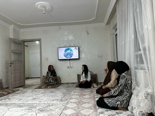 AK Parti Siirt Kadın Kolları Başkanı Mavi'den İhtiyaç Sahiplerine Destek Eli