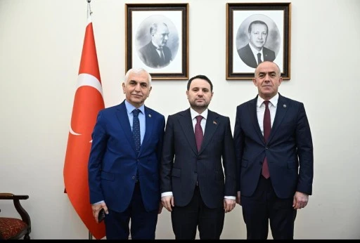 AK Parti Siirt Milletvekili G&uuml;l&rsquo;den, Adalet Bakanı G&uuml;rlek&rsquo;e "Hayırlı Olsun" Ziyareti