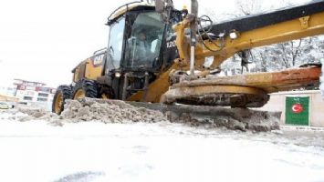 Aksaray&#039;da karla mücadele ekipleri çalışmalarını sürdürüyor