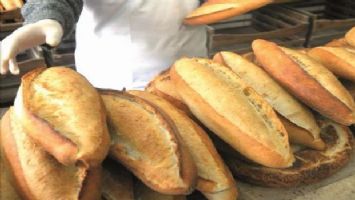 Ankara&#039;da ekmek zammı iptal edildi
