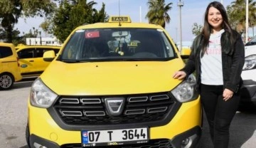 Antalya'da yüksek lisans yapan 27 yaşındaki Kübra pandemide iş bulamadı, taksici oldu