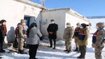 Ardahan Damal&#039;da çocuklara eğitim desteği