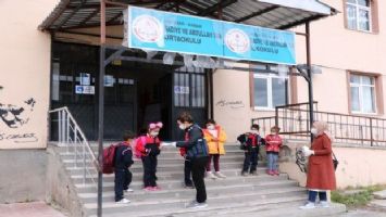 Ardahan Jandarması&#039;ndan eğitim seferberliği
