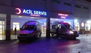 Arkadaşlar arasında çıkan kavgada 1&rsquo;i ağır 3 kişi bıçakla yaralandı