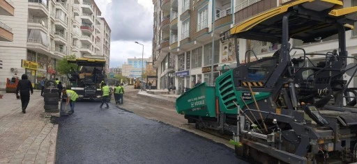 Asfalt Mesaisi S&uuml;r&uuml;yor