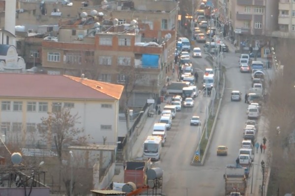 Aydınlar Caddesinde trafik sorunu