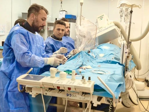 Aynı G&uuml;n 6 Hastaya İleri D&uuml;zey Kalp Tedavisi
