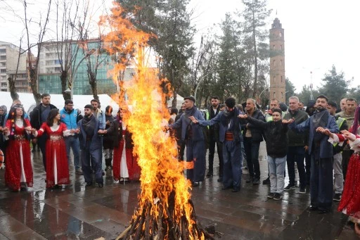 Baharın Müjdecisi Nevruz, Siirt’te Coşkuyla Karşılandı