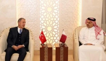 Bakan Akar Katar Başbakan Yardımcısı Halid bin Muhammed el-Atiyye ile görüştü