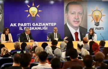 Bakan Kacır, Gaziantep'te AK Partililerle bir araya geldi