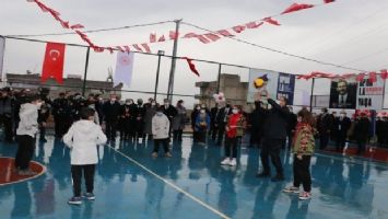 Bakan Kasapoğlu Siirtli çocuklarla voleybol oynadı 