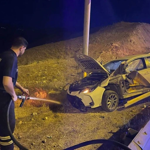 Bariyere &Ccedil;arptı, Ara&ccedil; Alev Aldı