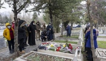 Başak Cengiz'i doğum gününde ailesi ve yakınları mezarı başında andı