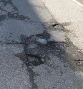 Bazı yollar s&uuml;r&uuml;c&uuml;lere zor anlar yaşatıyor