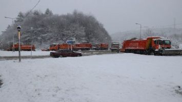 Bolu Dağı&#039;nda lapa lapa kar yağıyor