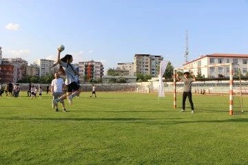 ‘’BU YAZ SEN DE ADINI SPORA YAZ’’ SPOR ŞÖLENİ YAPILDI