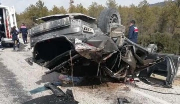 Burdur'da otomobil karşı şeride geçti: 1 ölü, 2'si ağır 4 yaralı