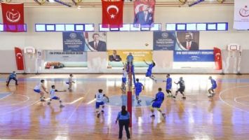 Bursa Karacabey Belediyespor voleybolda bileği bükülmüyor