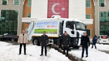 Bursa Mustafakemalpaşa&#039;ya hibe çöp kamyonu