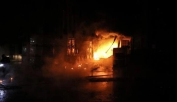 Bursa'da fabrikada çıkan yangına müdahale ediliyor