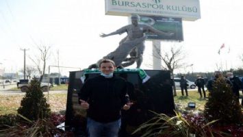 Bursaspor&#039;da Batalla&#039;nın heykeli dikildi